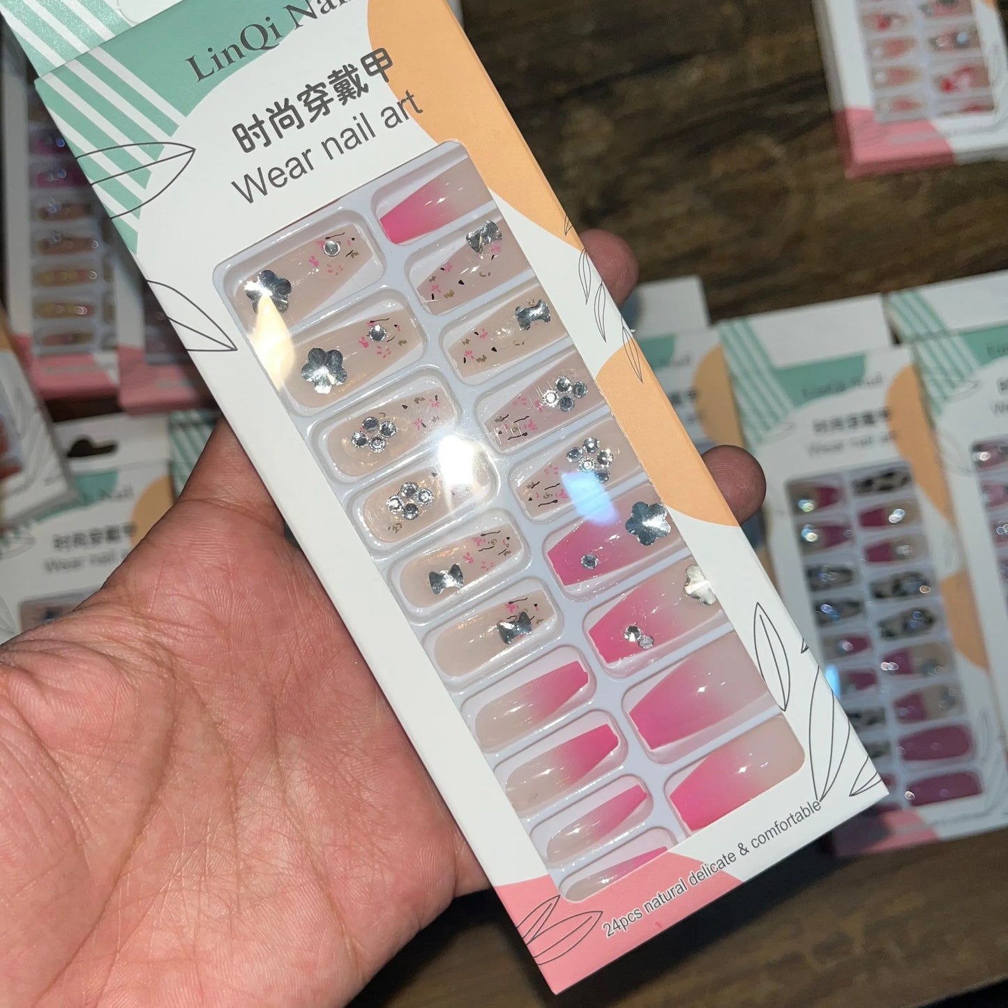 Linqi Artifical Nails With Free Stickers (24Pcs)