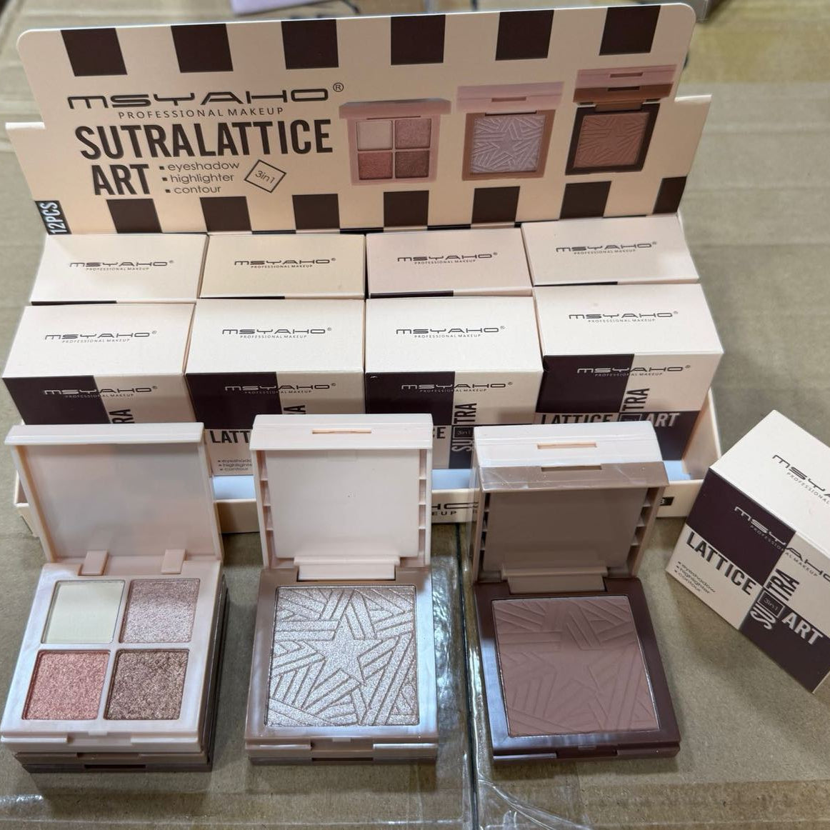 Msyaho 3 in 1 Eyeshadow, Highlighter & Contour Kit