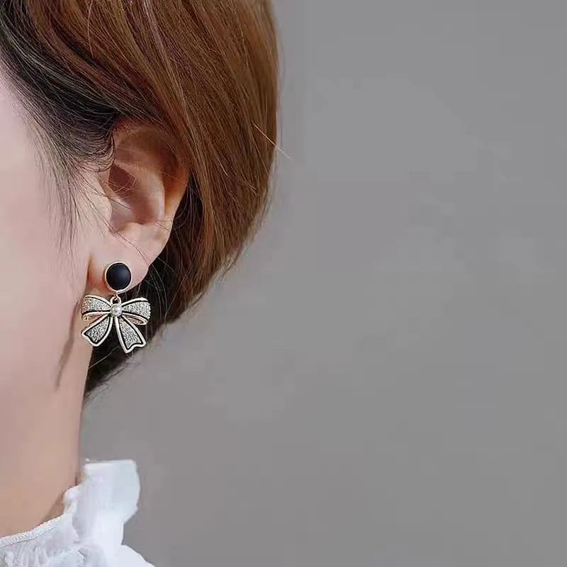 Rhinestone Bow Black Round Stud