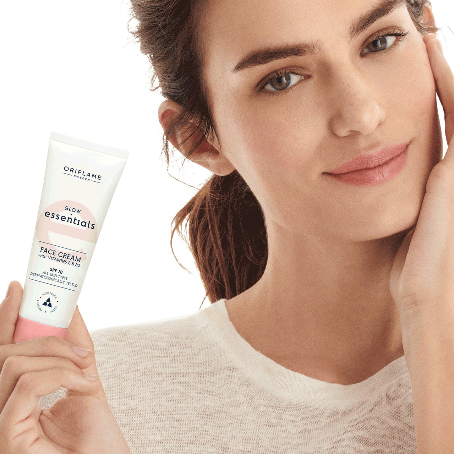 Oriflame Glow Essentials Face Cream with Vitamins E & B3 SPF 10