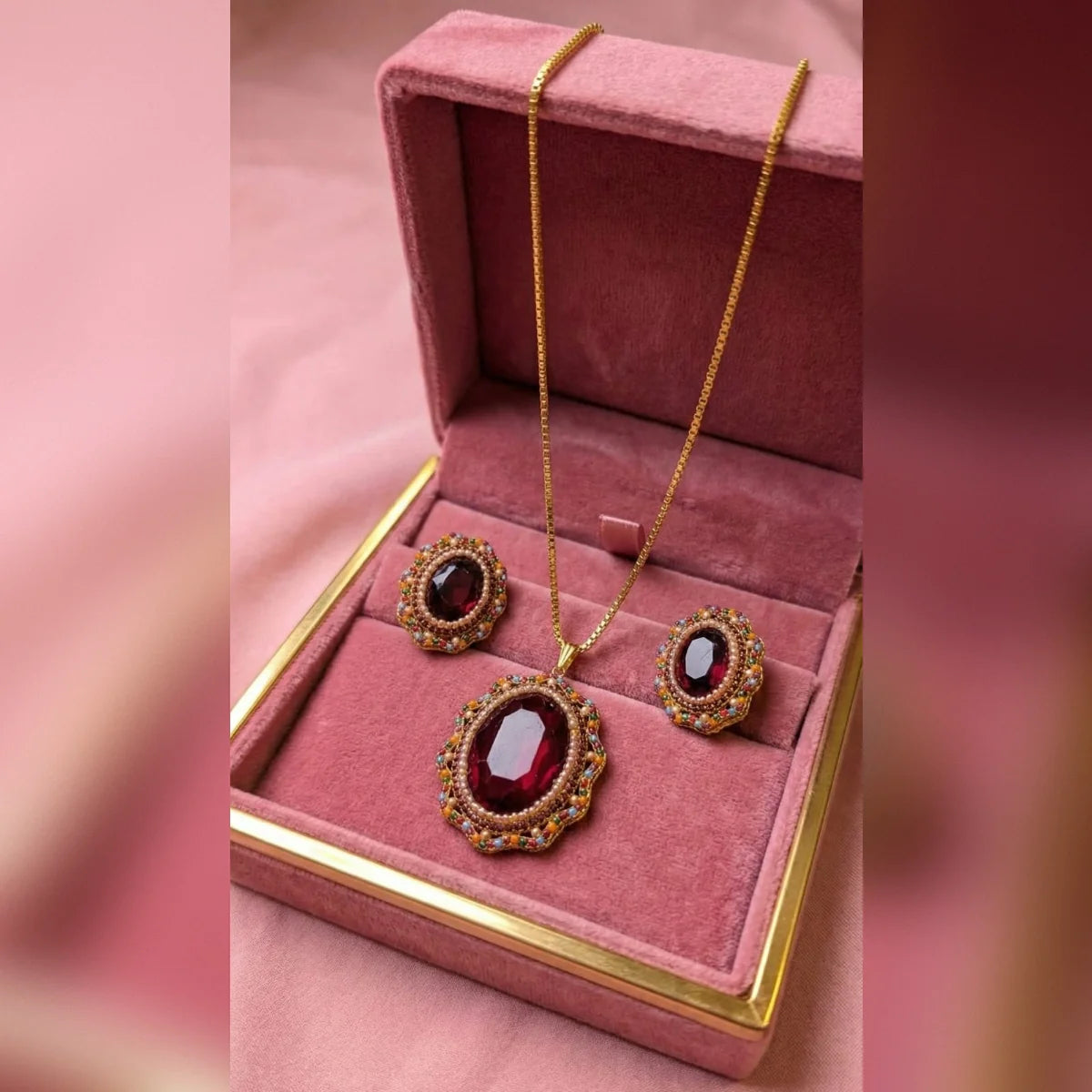 9 Ratan Locket set