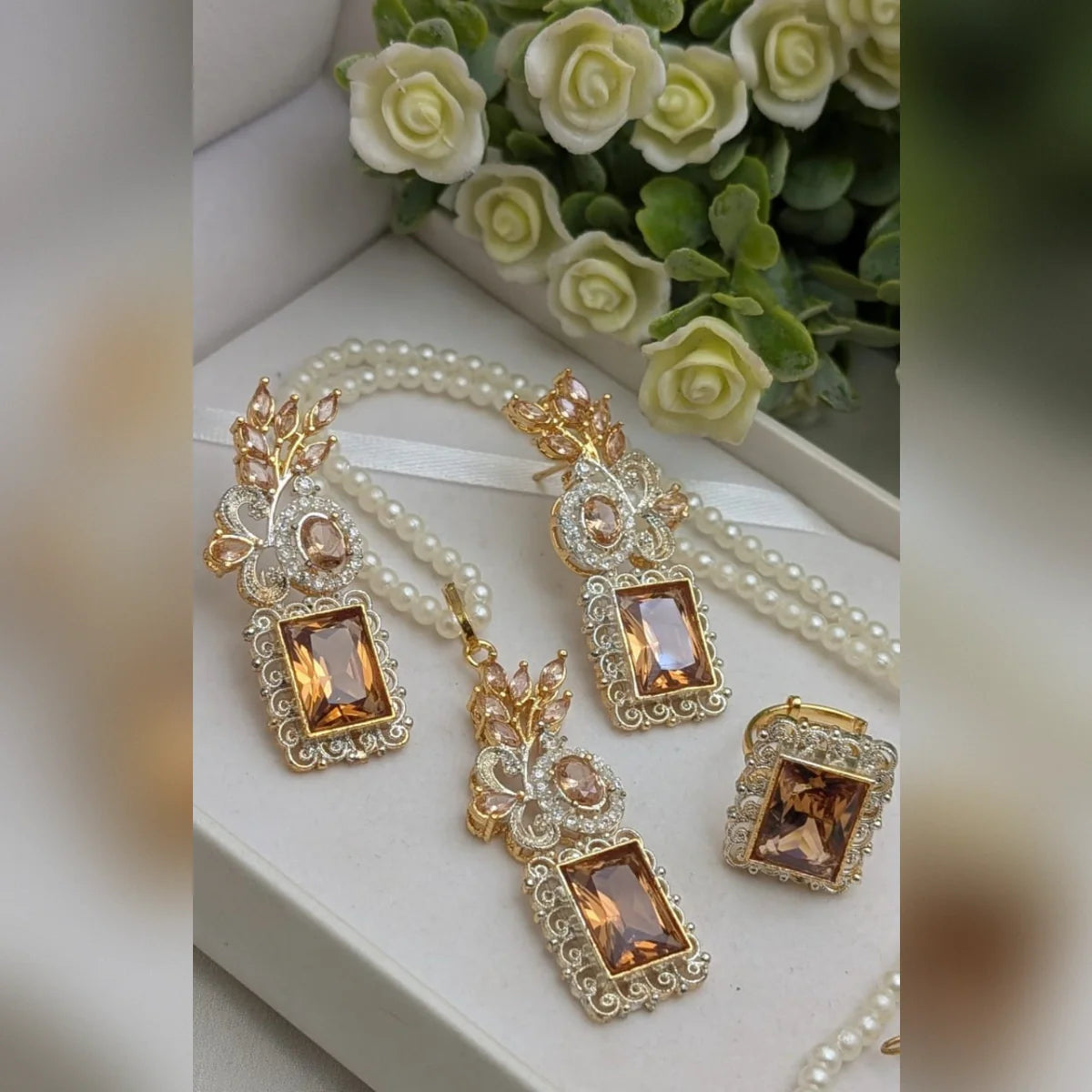 ELEGANT Zircon Set