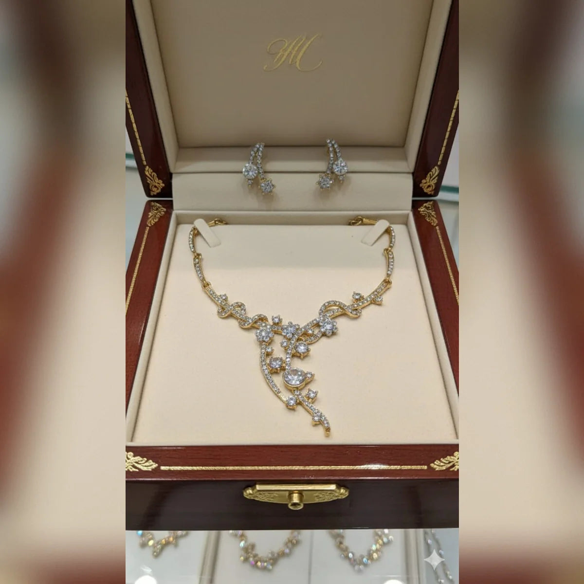 Stone Necklace with Tops – Elegant & Timeless Set